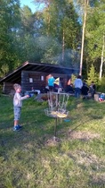 Ruuben Hurtig 5 vuotta pelaamassa frisbeegolfia