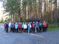 Ladun ja Kävelyklubin edustajia vajaat 40 henkilöä lähtötunnelmissa