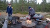 Sakari Kyttä ja Olavi Laitala valavat uutta tulipesää